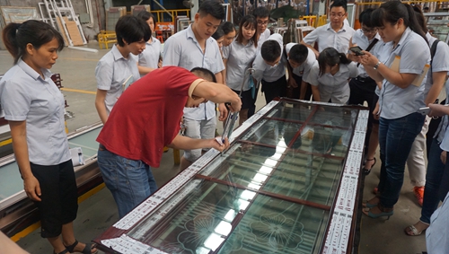 分享行業(yè)經(jīng)驗(yàn)，共創(chuàng)門(mén)窗未來(lái)