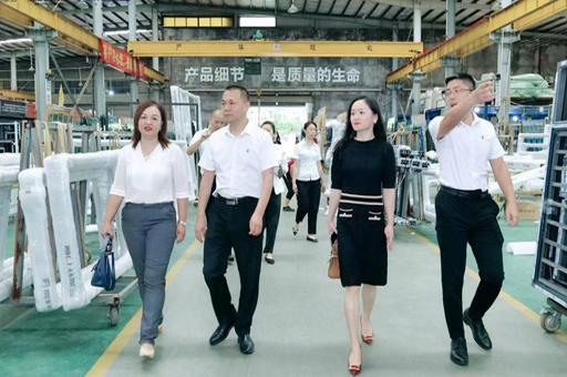 以匠心和精品制勝市場(chǎng)，新浪家居2022品質(zhì)門(mén)窗發(fā)現(xiàn)之旅走進(jìn)富軒全屋門(mén)窗